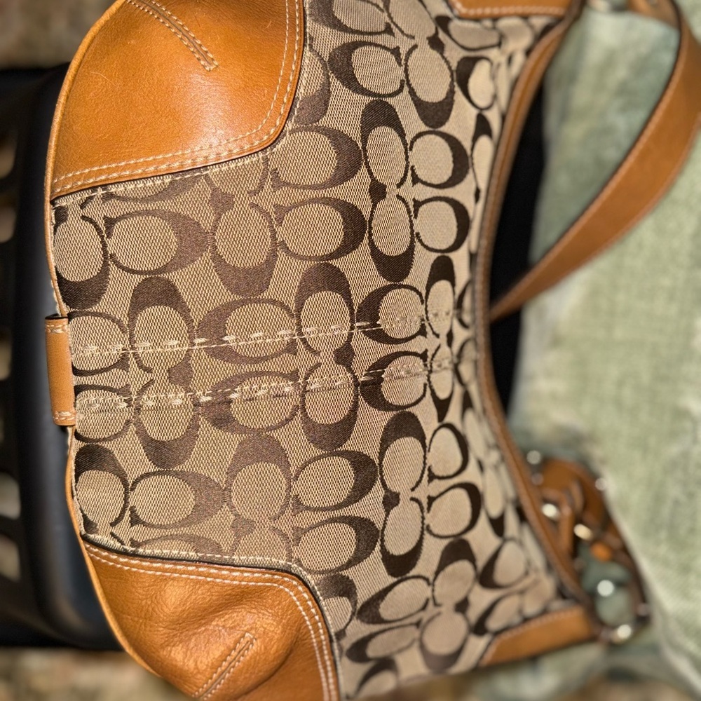 SOLD 1124/2025 Coach K0767-11576 Large Leather Hampton - Picture 8 of 15